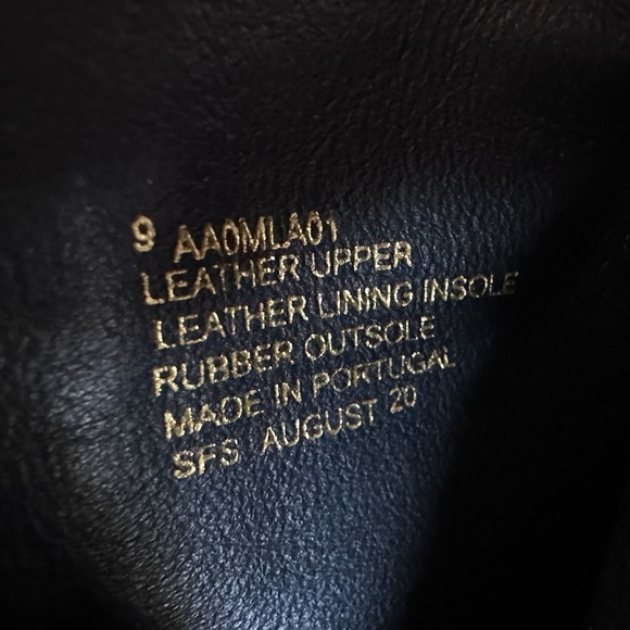 Andre’ Assous black leather ankle boots 
Size 9 - Picture 10 of 10